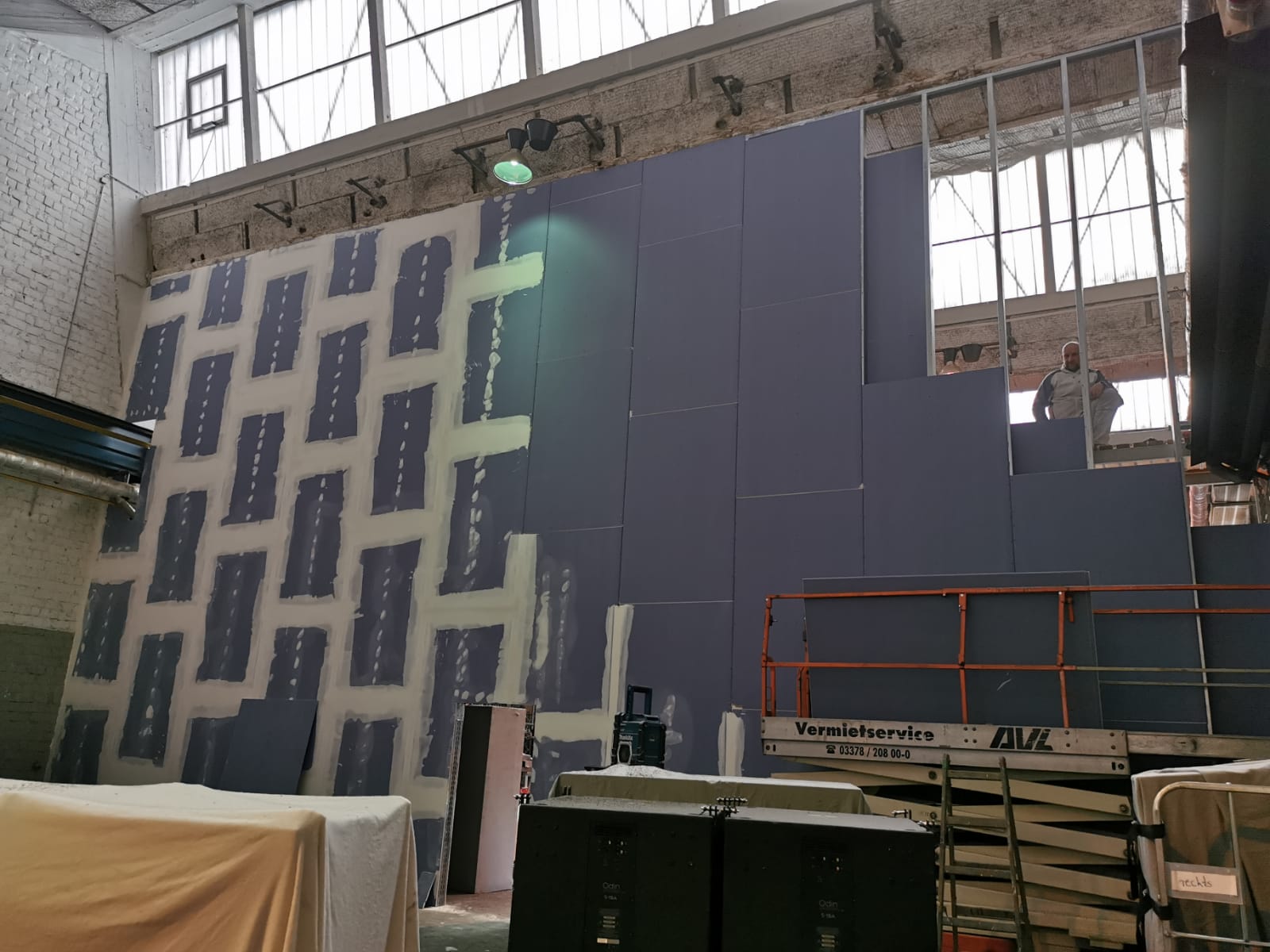 Errichtung einer 7m hohen Diamant-Wand