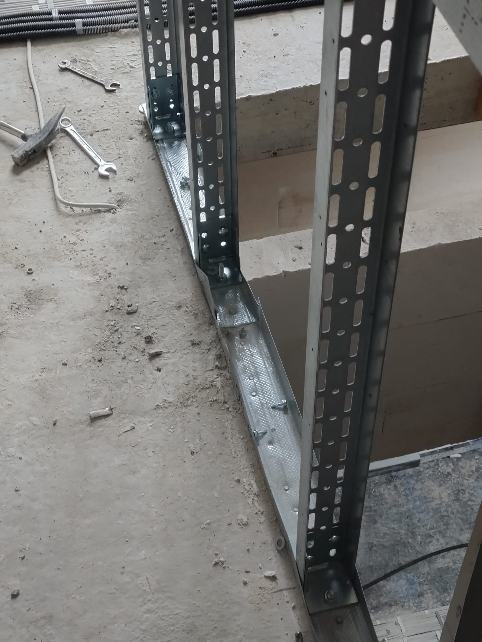 Detail der Metallständerkonstruktion